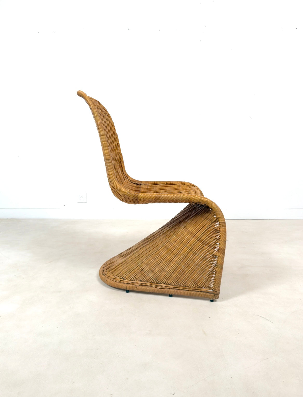 Chaise en rotin dans le goût de Verner Pantin