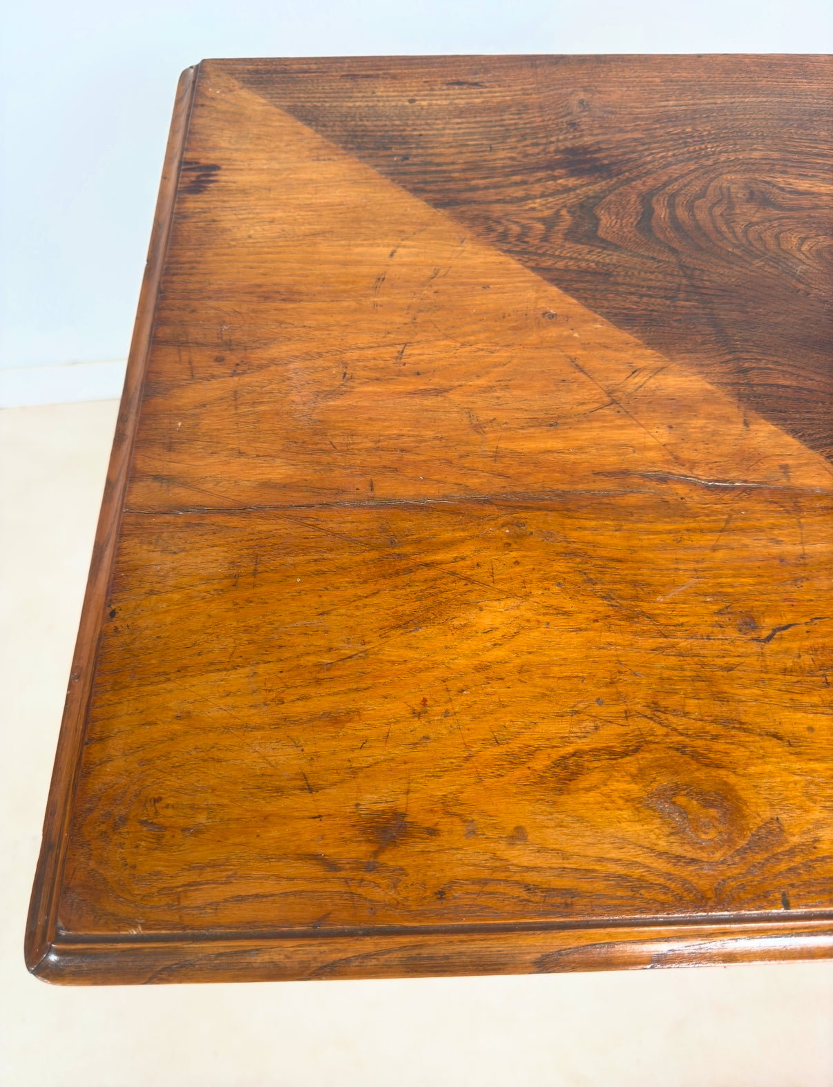 Table d’appoint anglaise sur roulettes