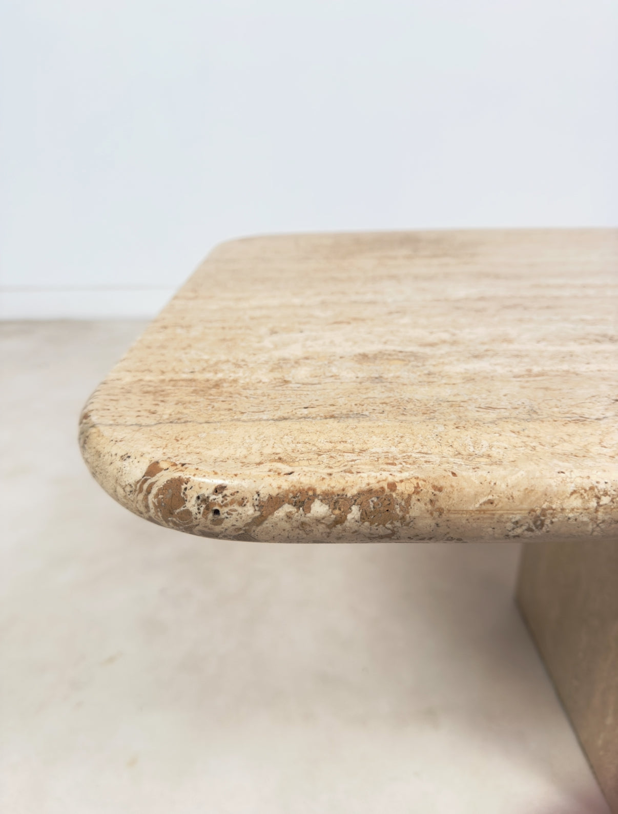 Table travertin néoclassique