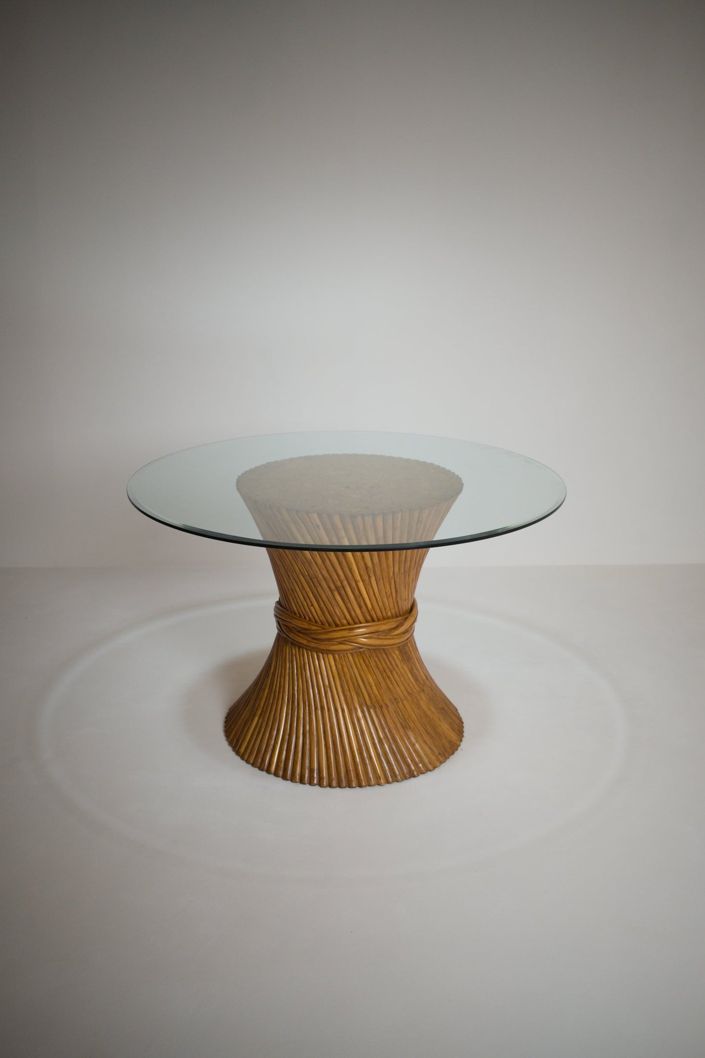 Table de salle a manger en rotin des années 70