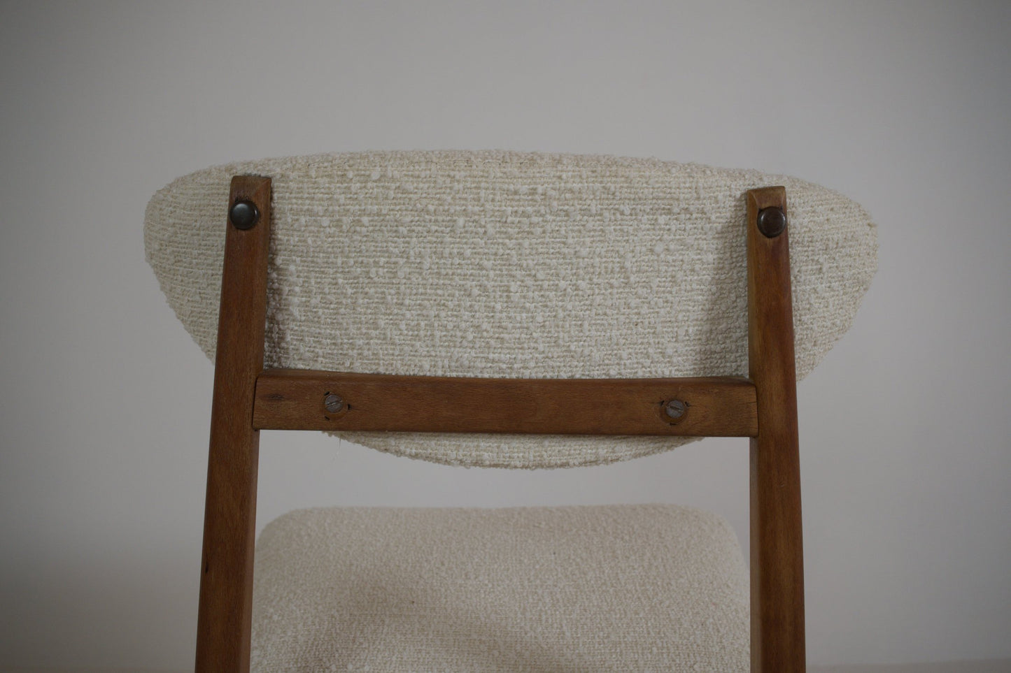 Suite de 4 chaises scandinaves restaurées – années 1960