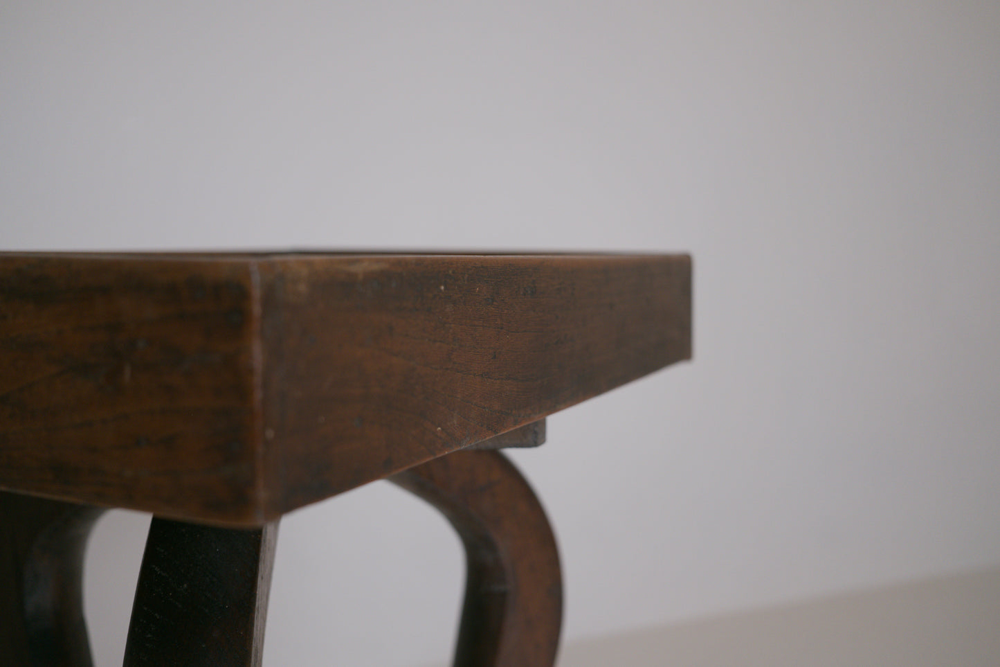 Table d'appoint tripode d'inspiration Sécession