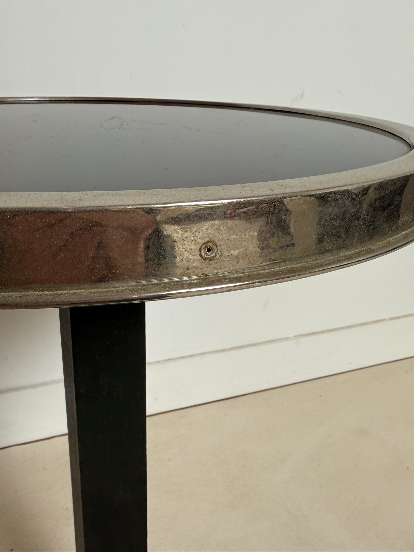 Table d’appoint aux accents Art Déco
