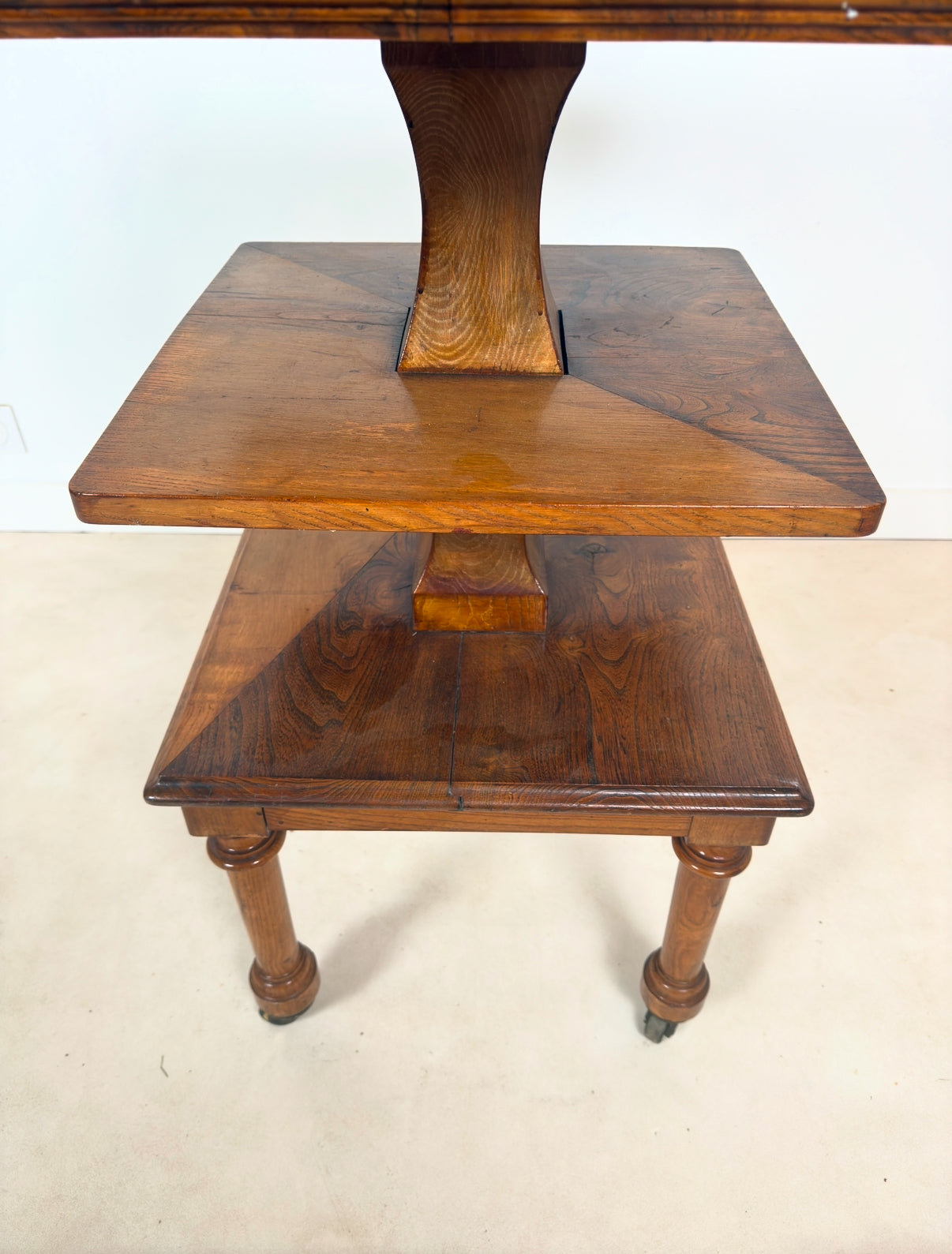 Table d’appoint anglaise sur roulettes