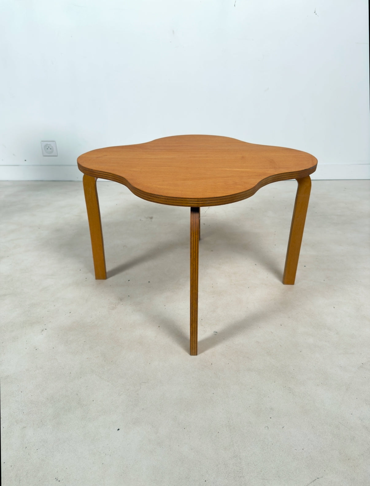 Table basse dans le goût de Alvar Aalto