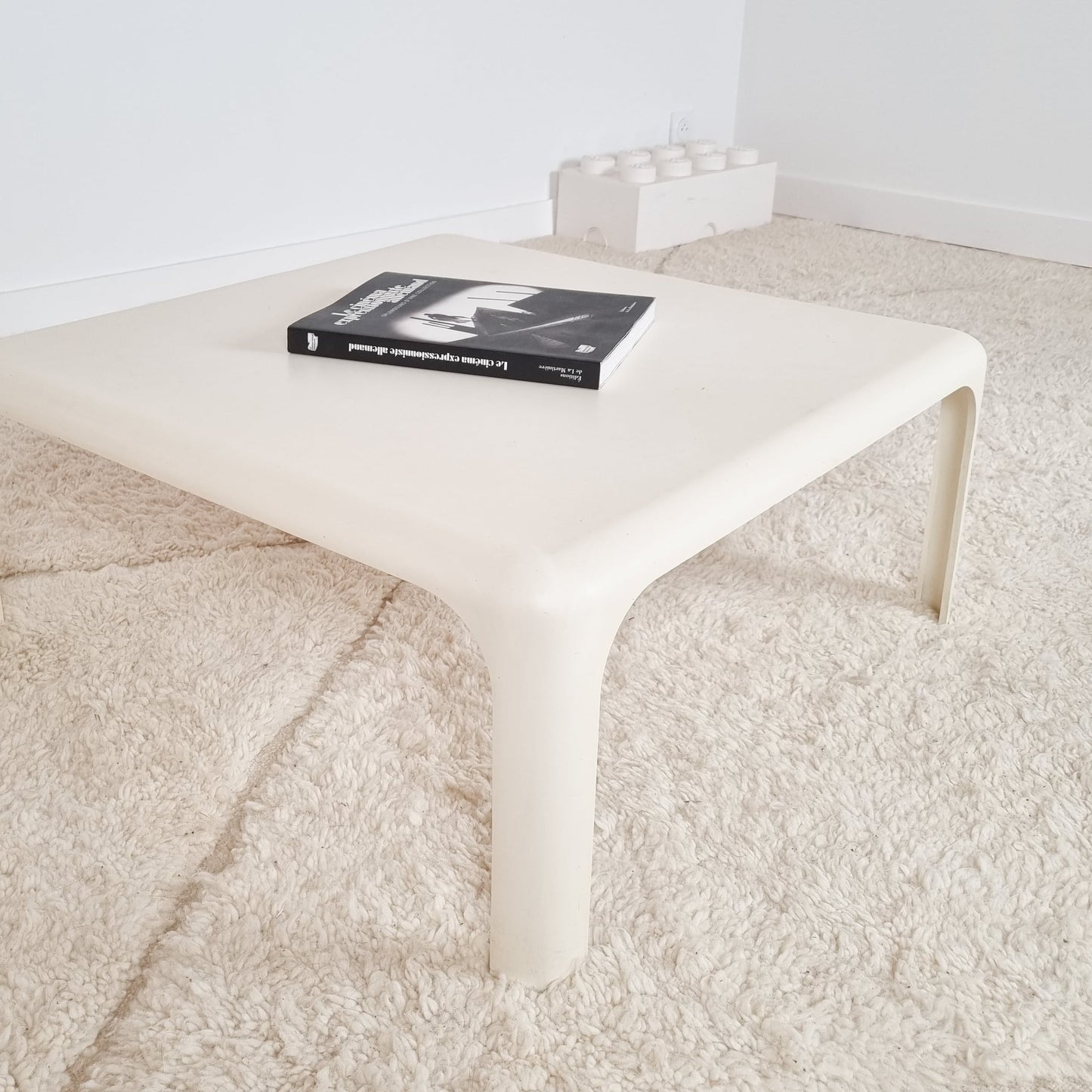 Table Demetrio par Vico Magistretti