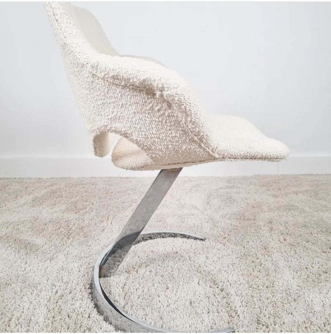 Chaise sphère par Boris Tabacoff