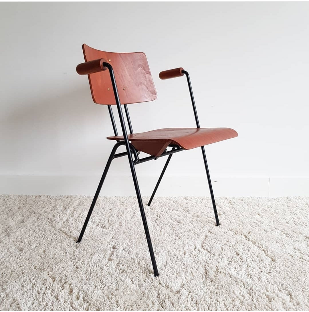 Petit fauteuil de bureau dans le goût de Willy Van Der Meeren.