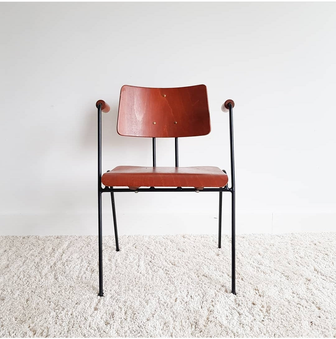Petit fauteuil de bureau dans le goût de Willy Van Der Meeren.