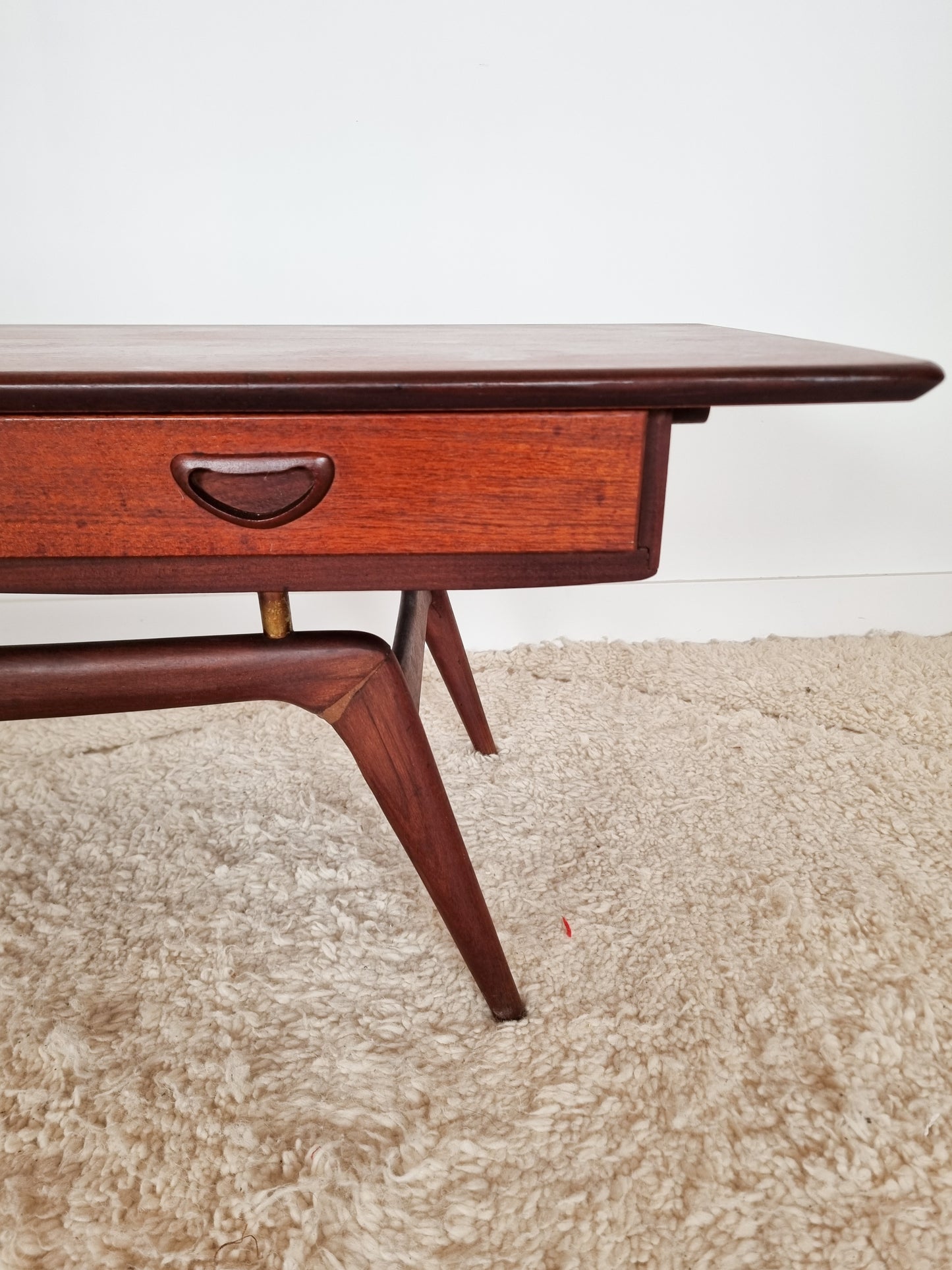 Grande table basse par Louis Van Teeffelen