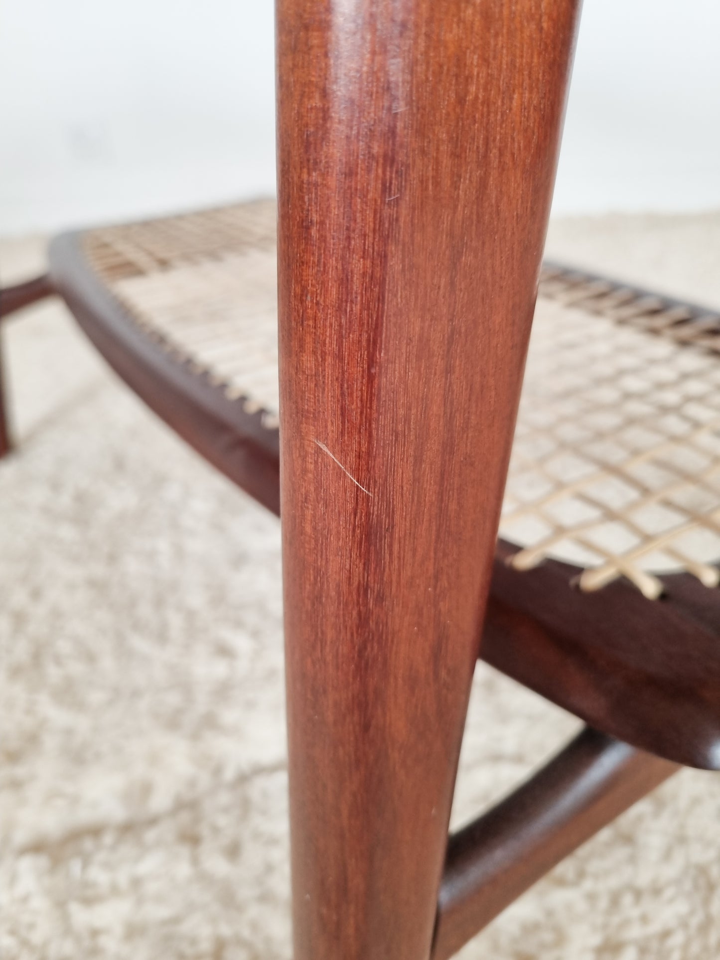 Table d'appoint "Marja" en cannage par Louis Van Teeffelen