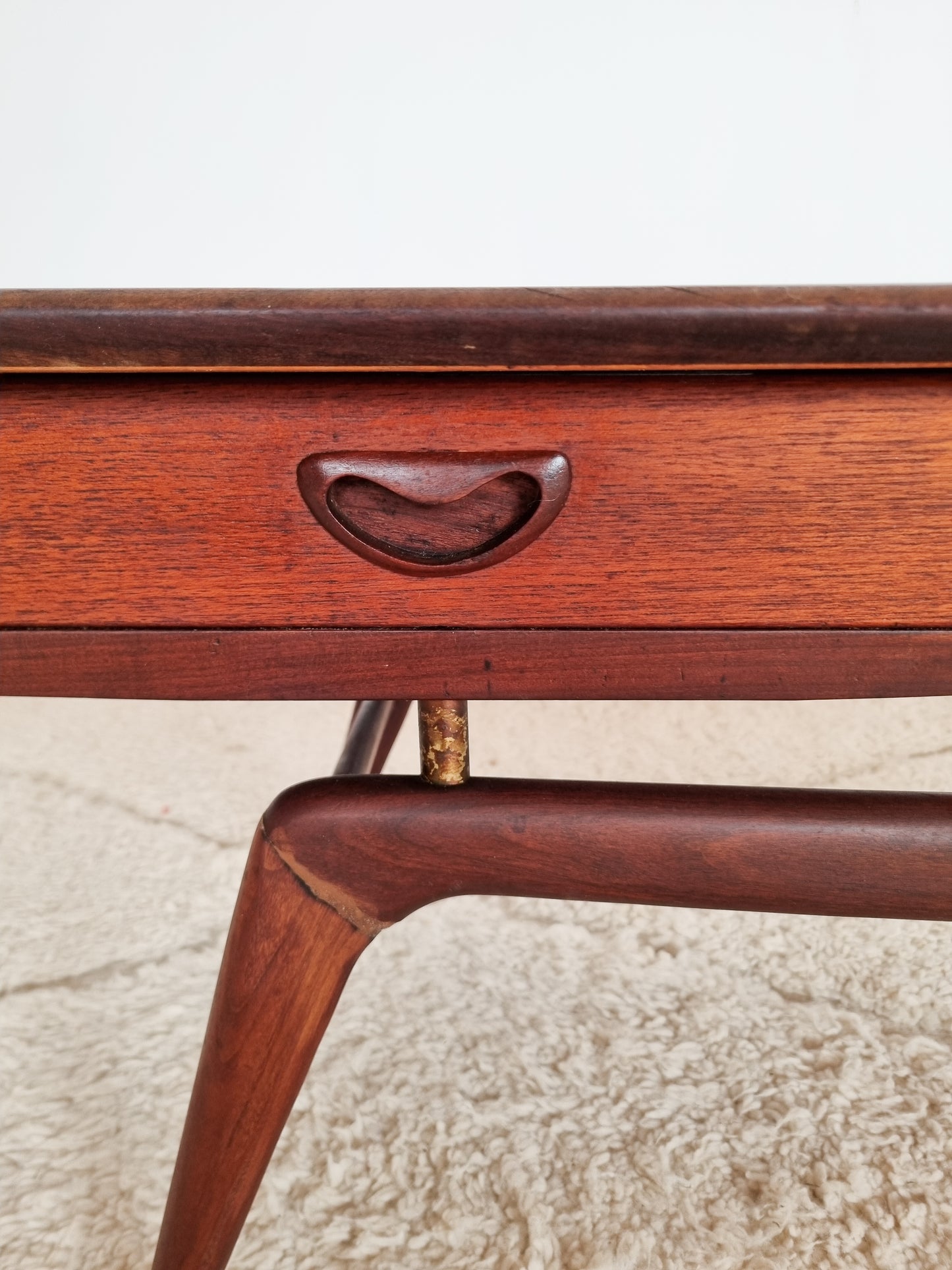 Grande table basse par Louis Van Teeffelen