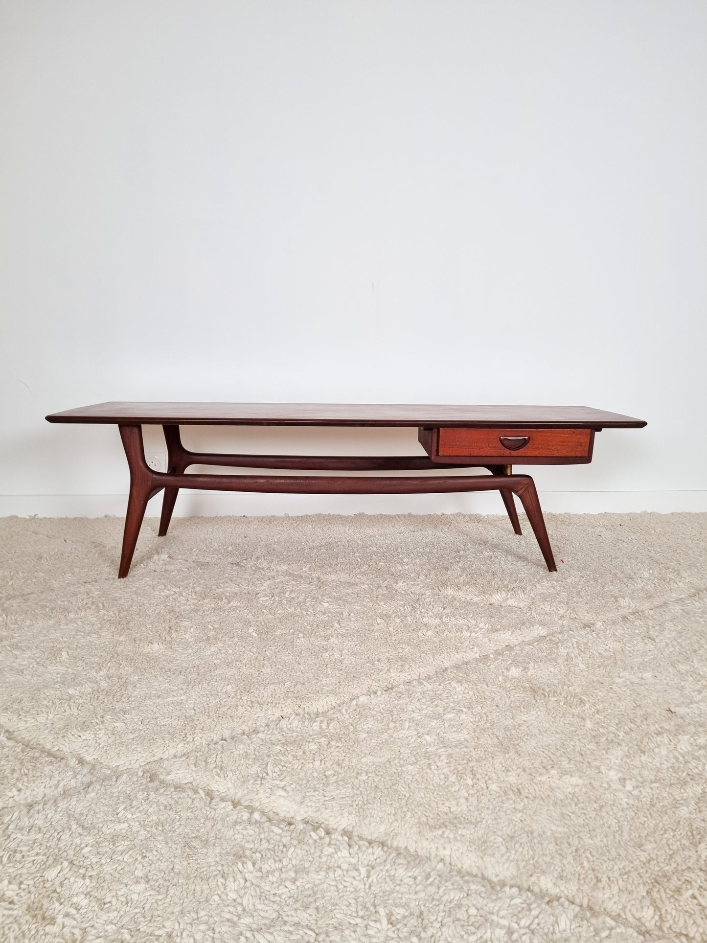Grande table basse par Louis Van Teeffelen