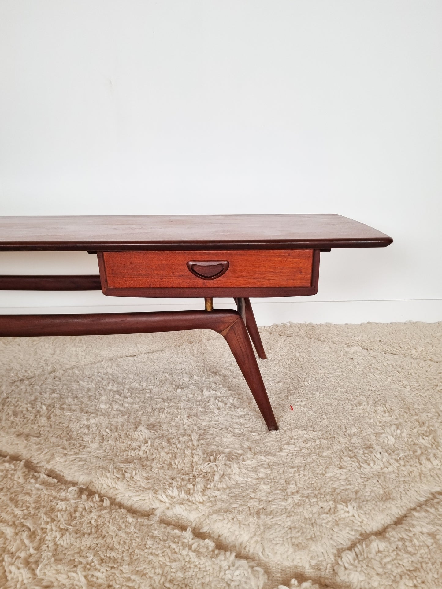 Grande table basse par Louis Van Teeffelen