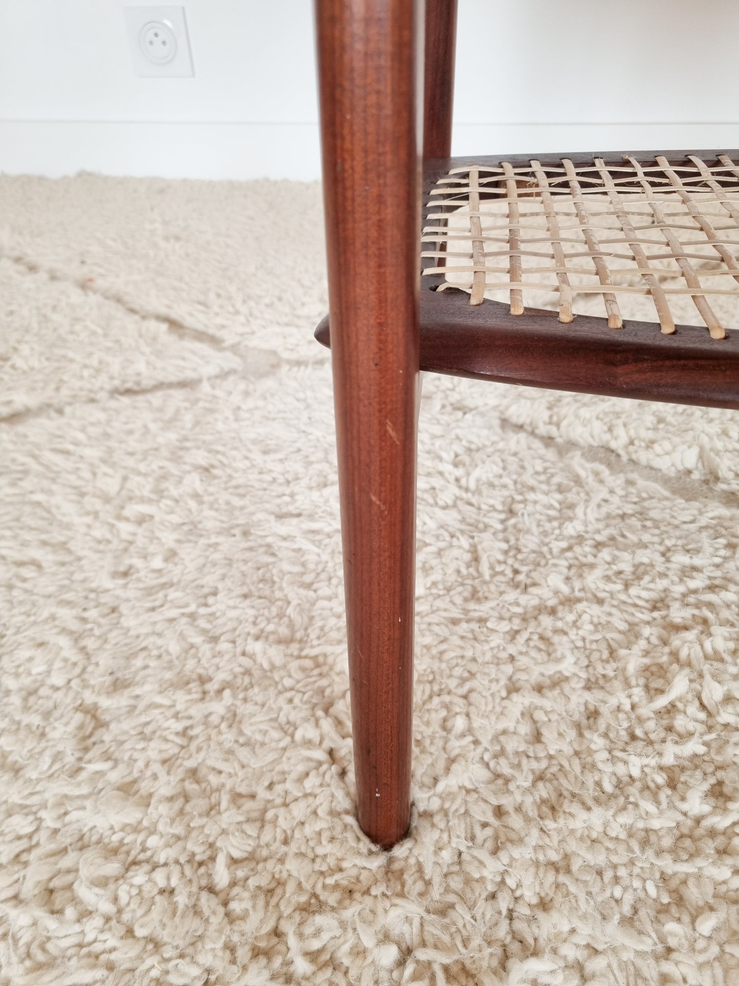 Table d'appoint "Marja" en cannage par Louis Van Teeffelen