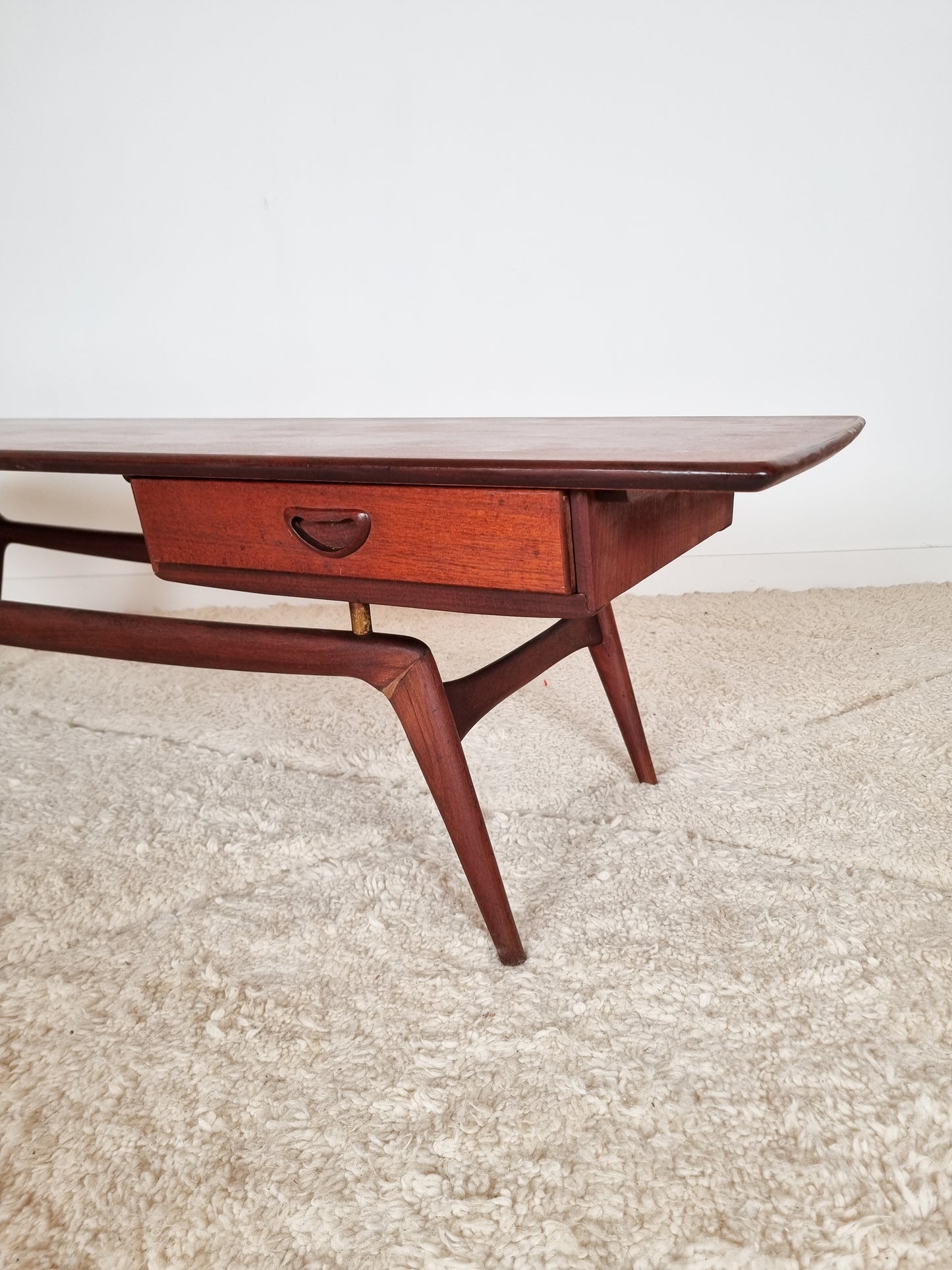 Grande table basse par Louis Van Teeffelen