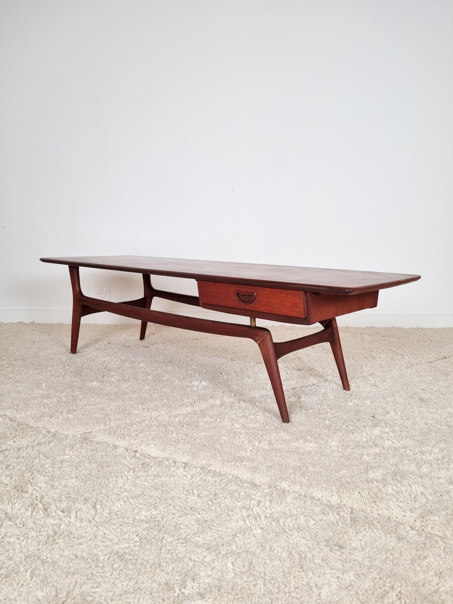 Grande table basse par Louis Van Teeffelen