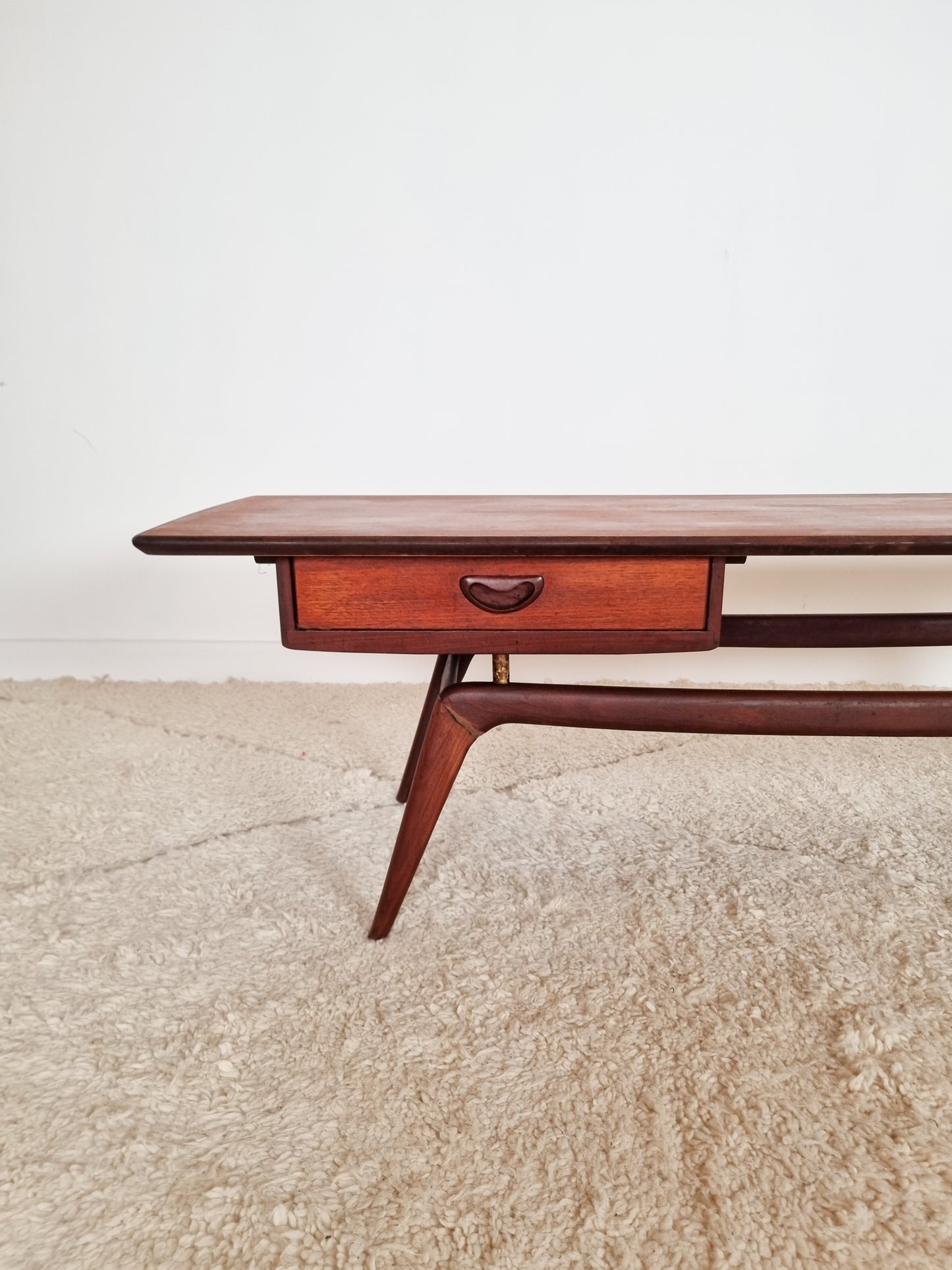 Grande table basse par Louis Van Teeffelen