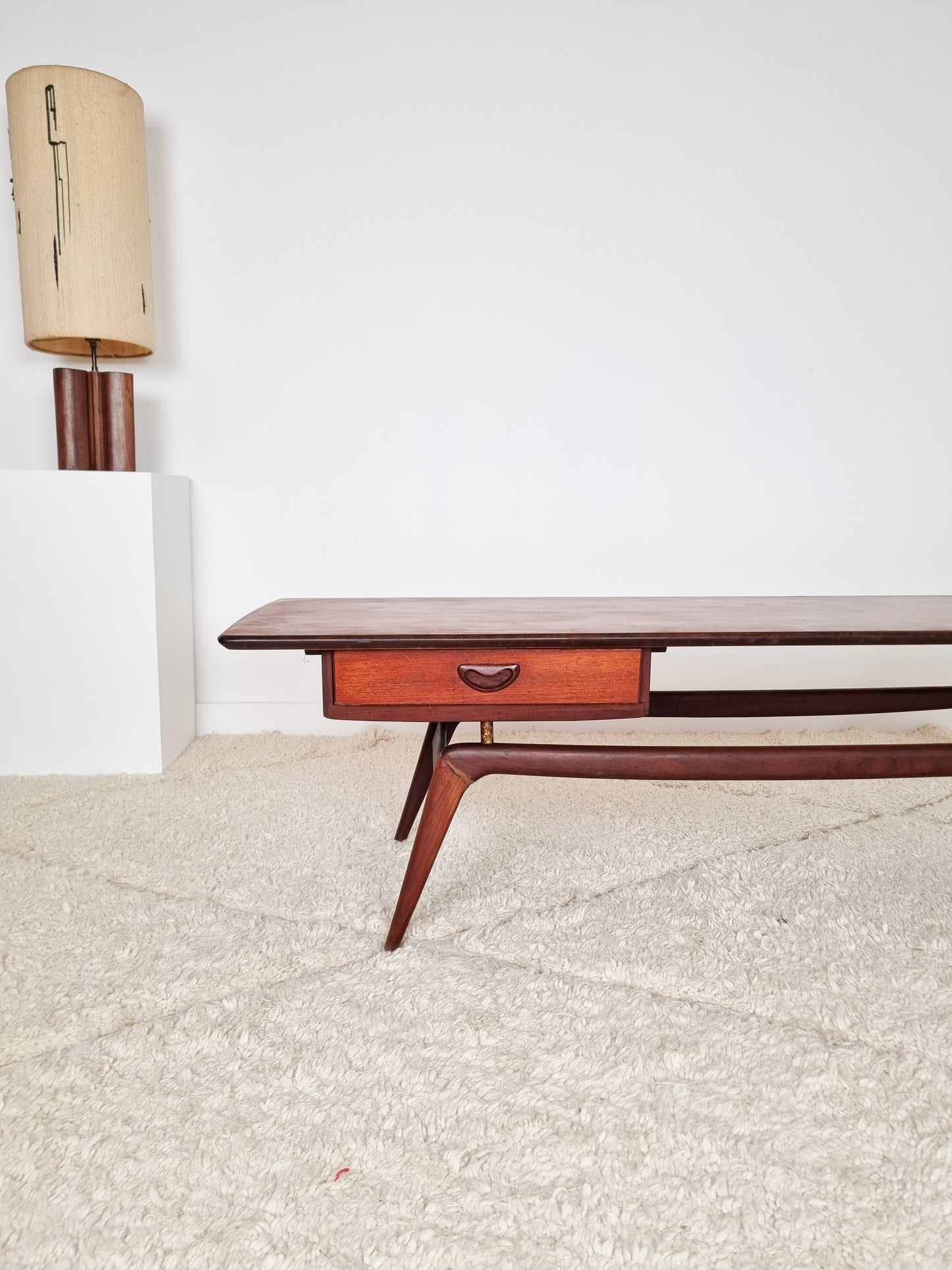 Grande table basse par Louis Van Teeffelen