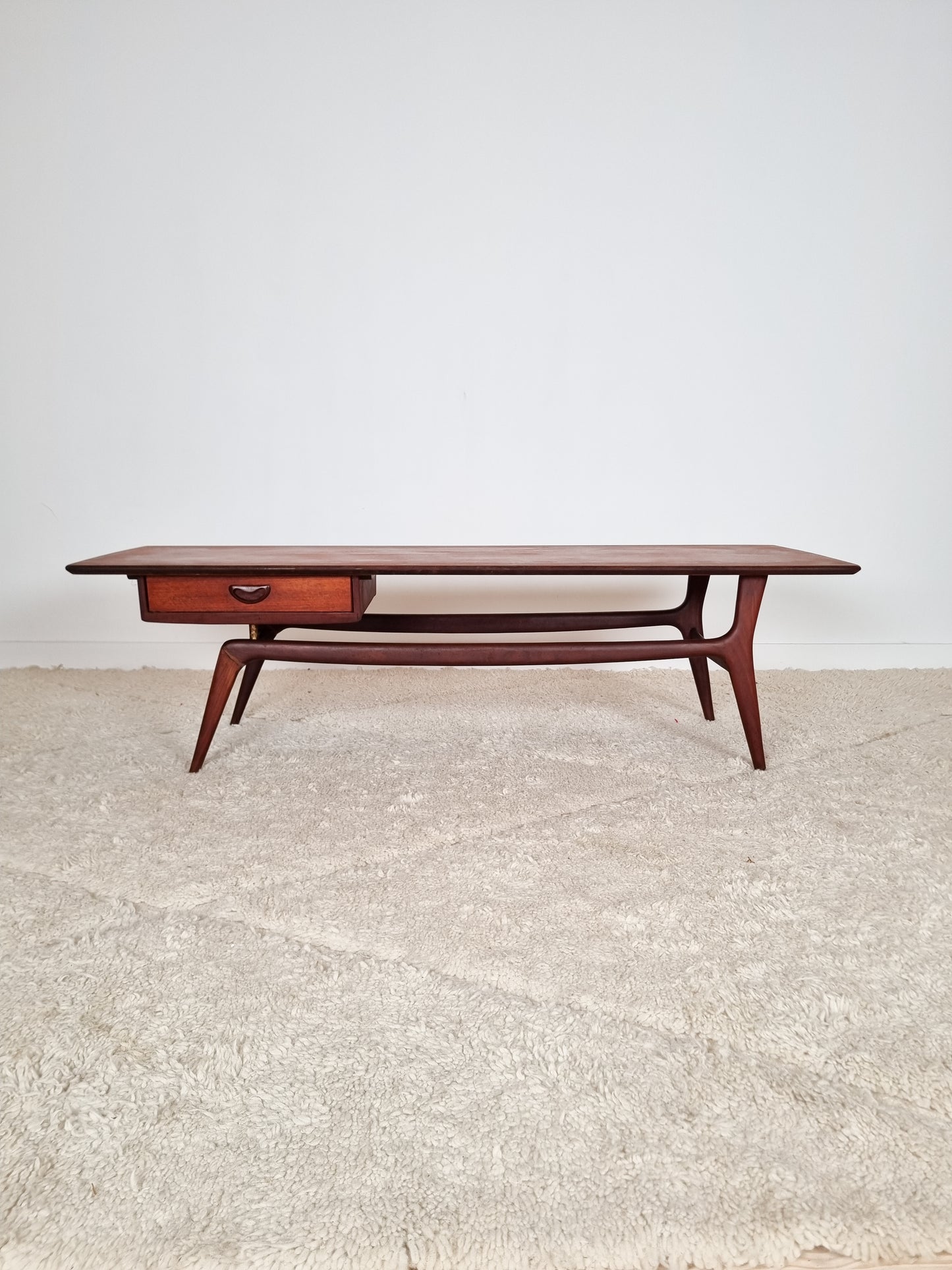 Grande table basse par Louis Van Teeffelen