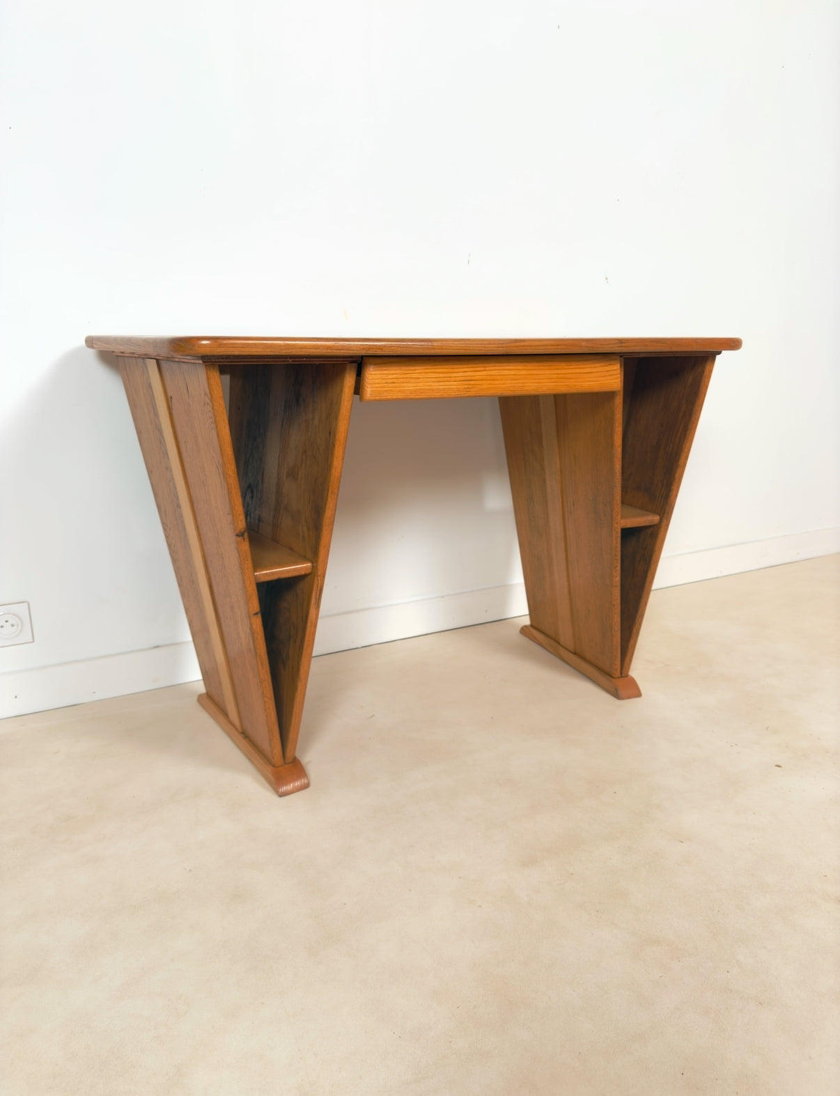 Console aux accents art déco
