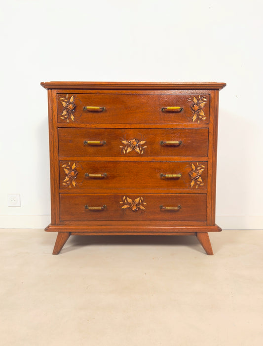 Commode ancienne sculptée