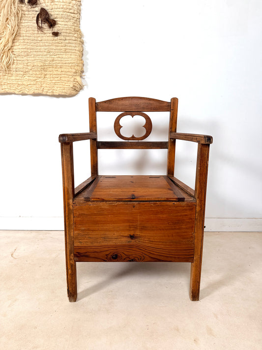 Chaise d’aisance ancienne