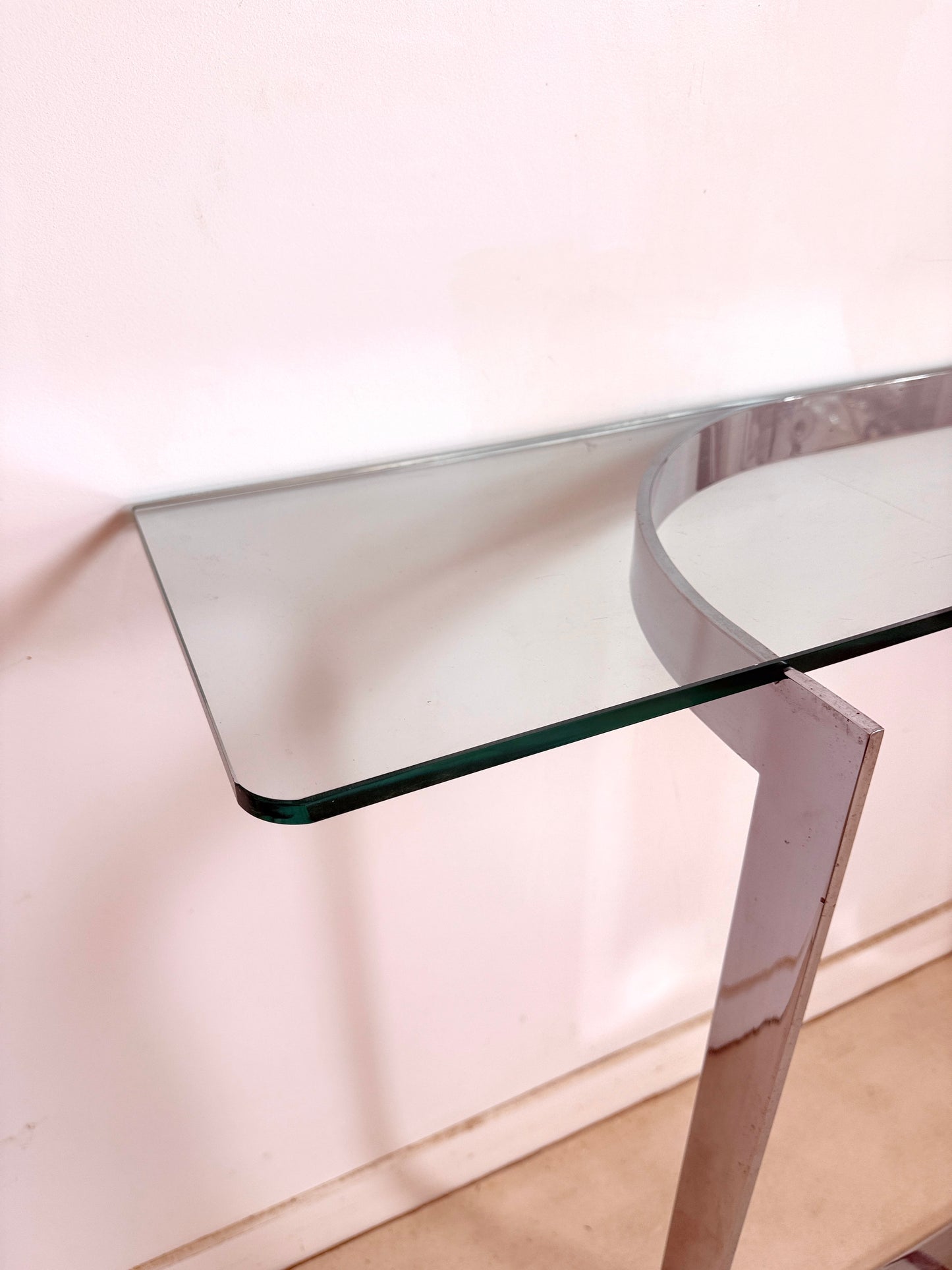 Console moderniste en métal chromé et verre