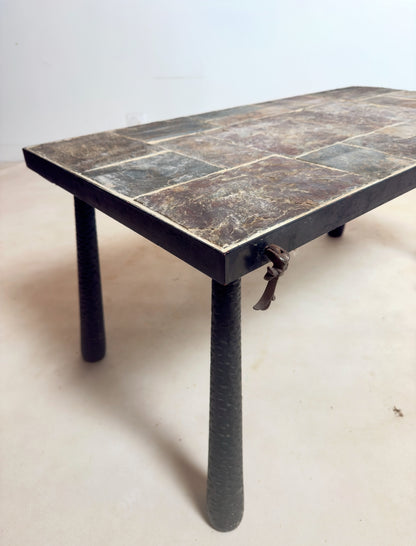 Table basse brutaliste