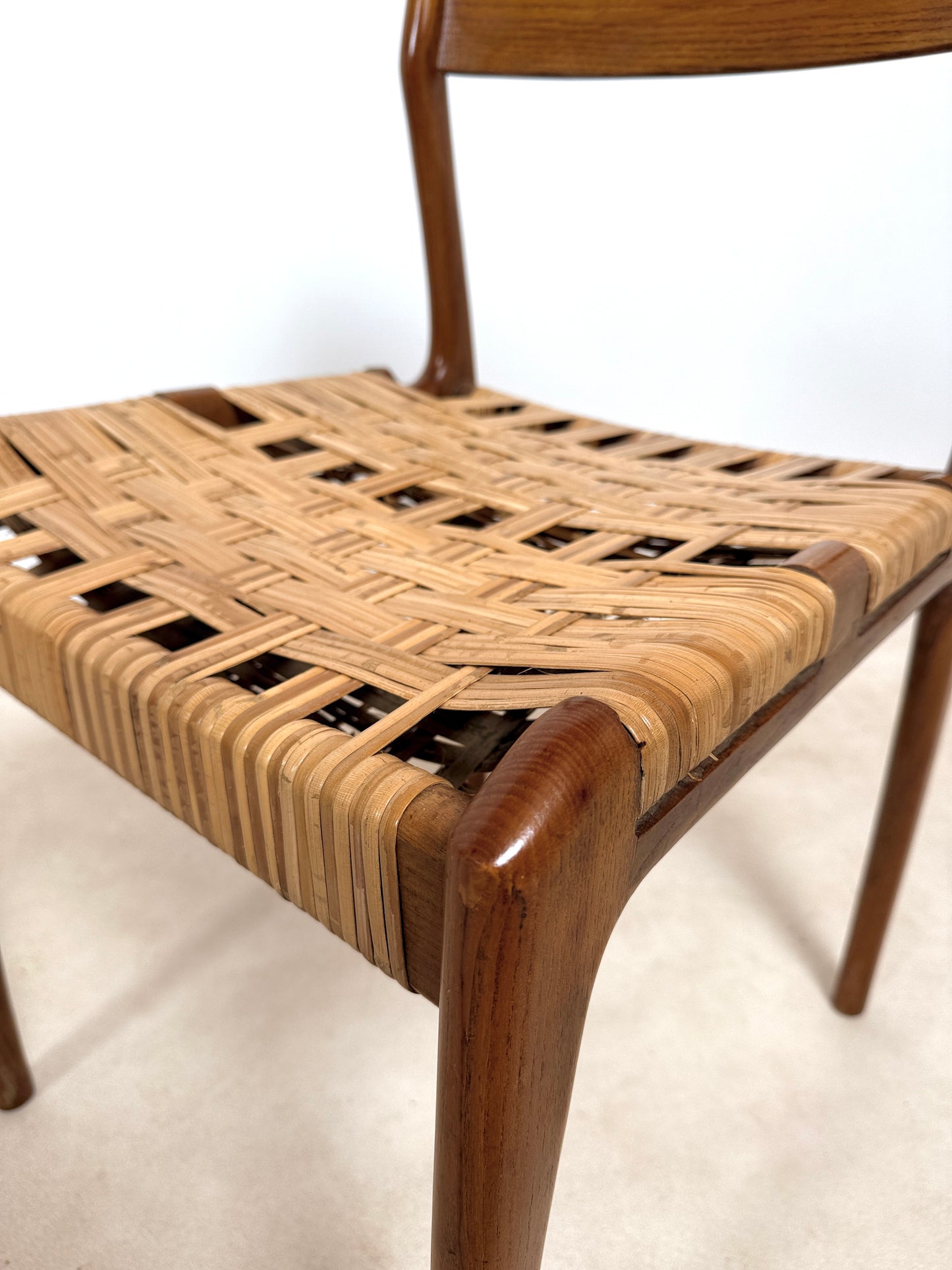 Ensemble de 6 chaises GESSEF modèle « Havana »