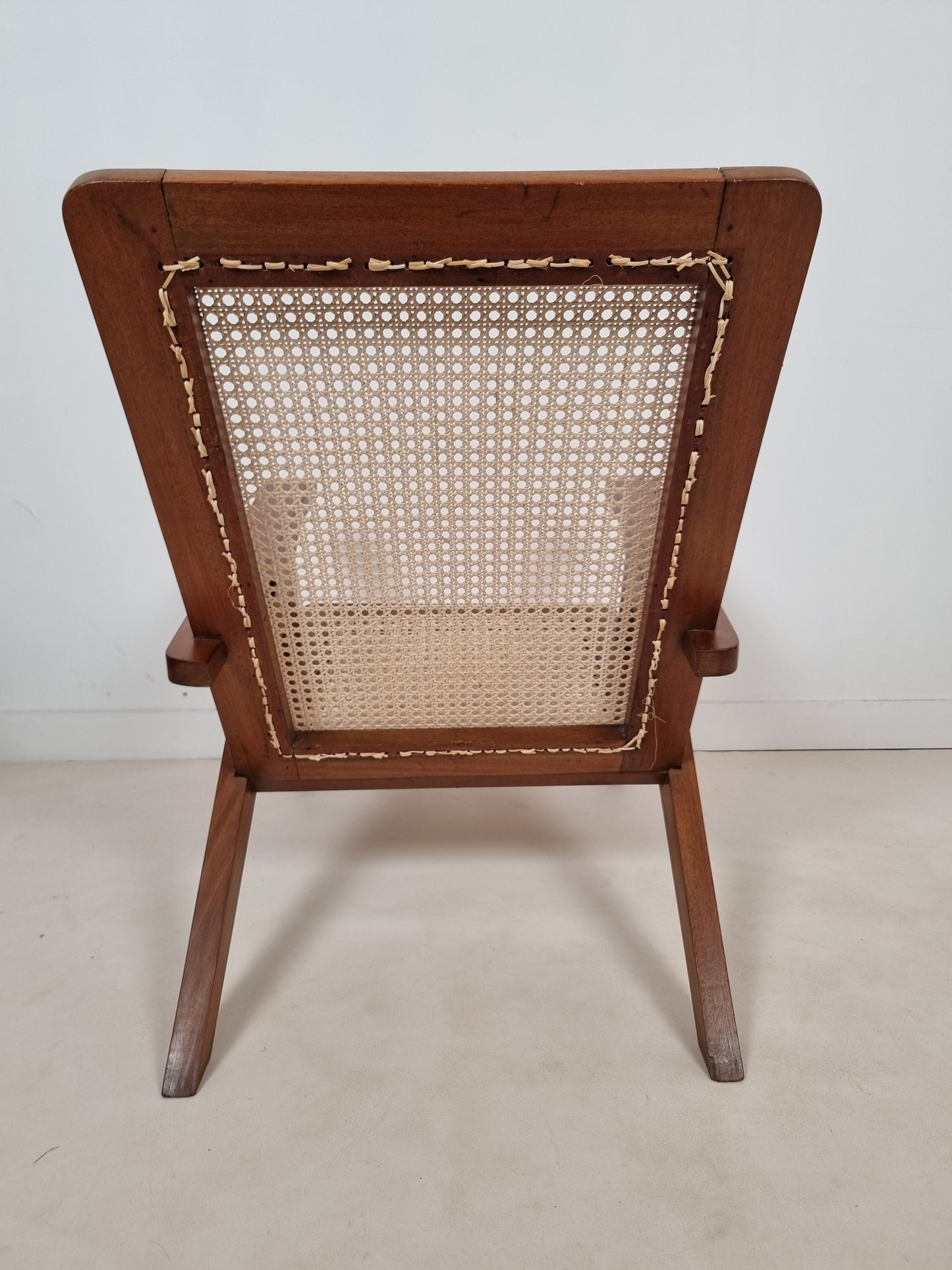 Paire de fauteuils cannés du Comptoir Français à Brazzaville. 1950