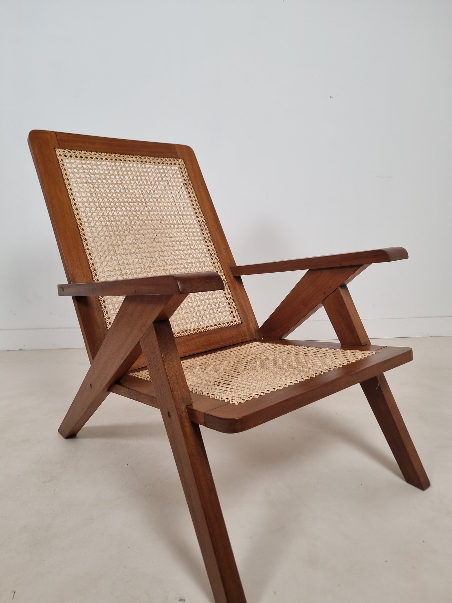 Paire de fauteuils cannés du Comptoir Français à Brazzaville. 1950