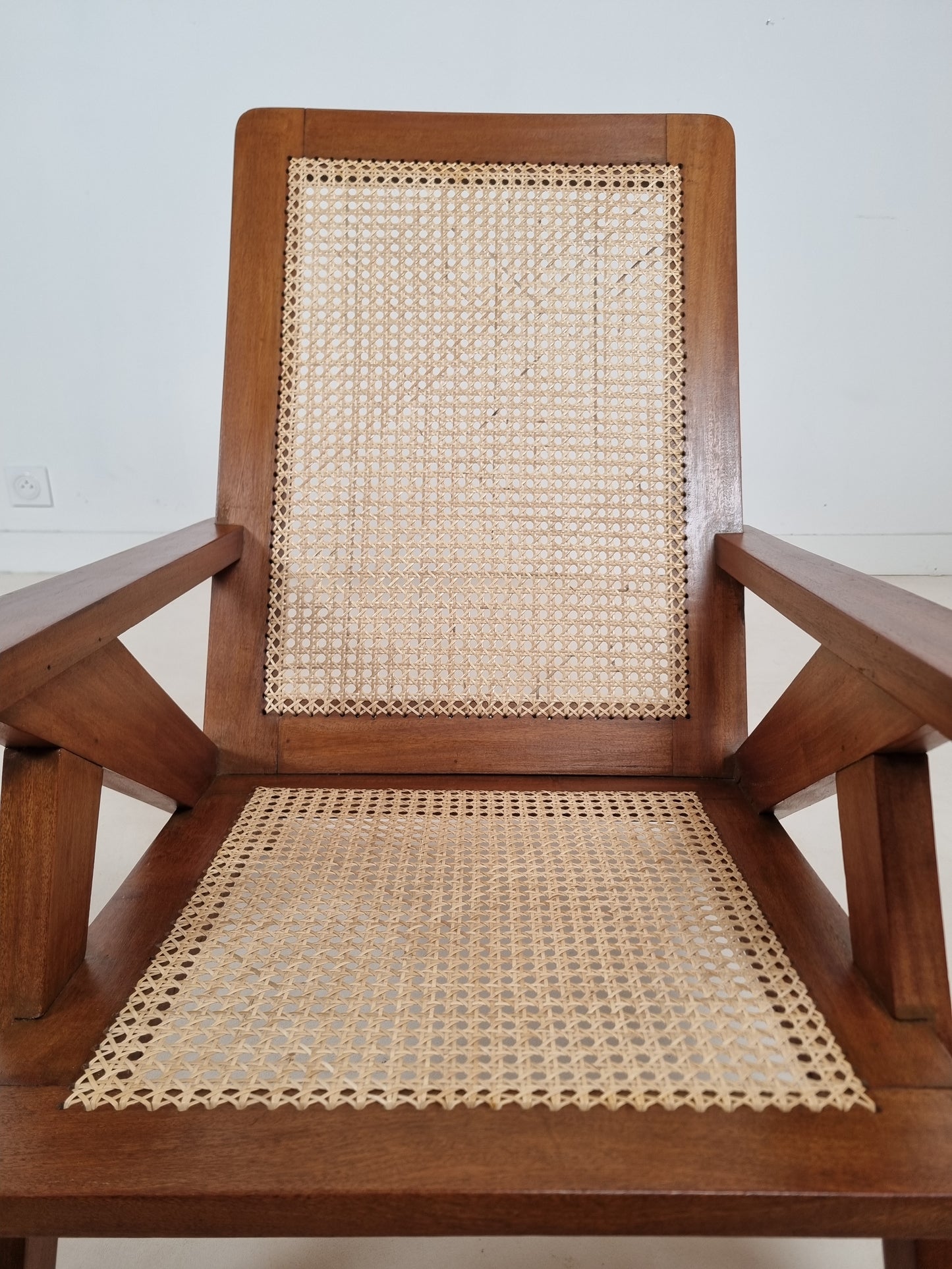 Paire de fauteuils cannés du Comptoir Français à Brazzaville. 1950