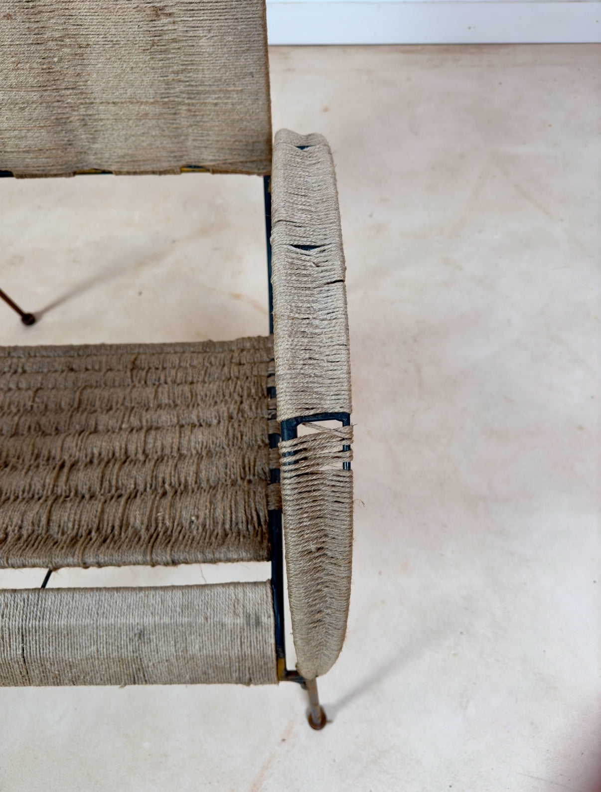 Fauteuil en métal et cordes