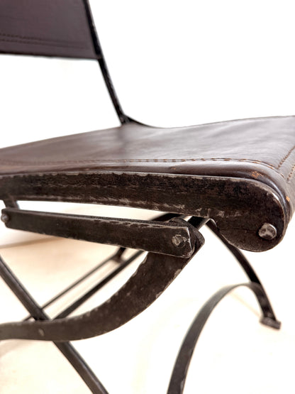 Chaise ancienne en fer forgé et cuir