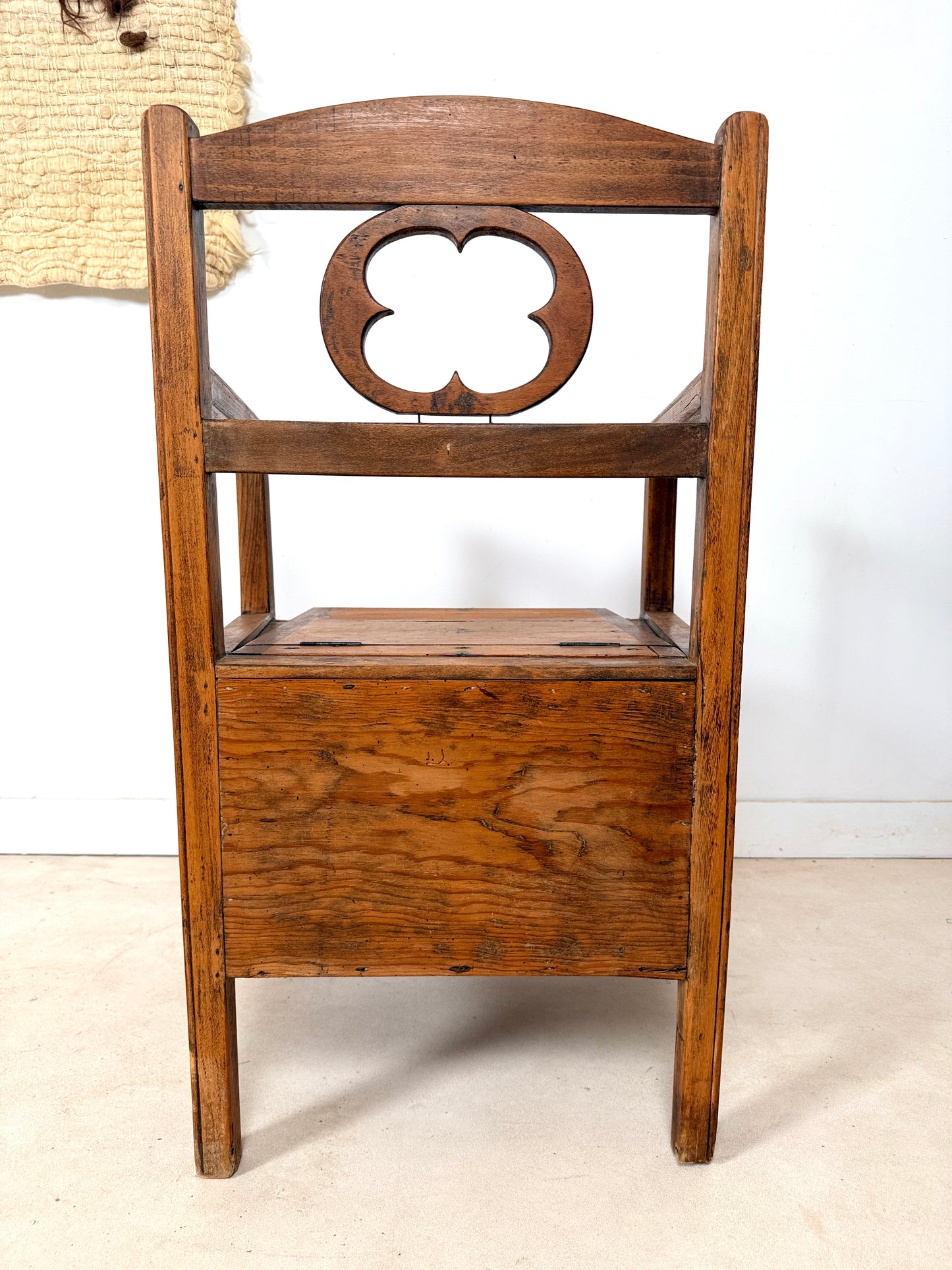 Chaise d’aisance ancienne