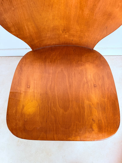 Ensemble de 4 chaises attribuées à Max Bill