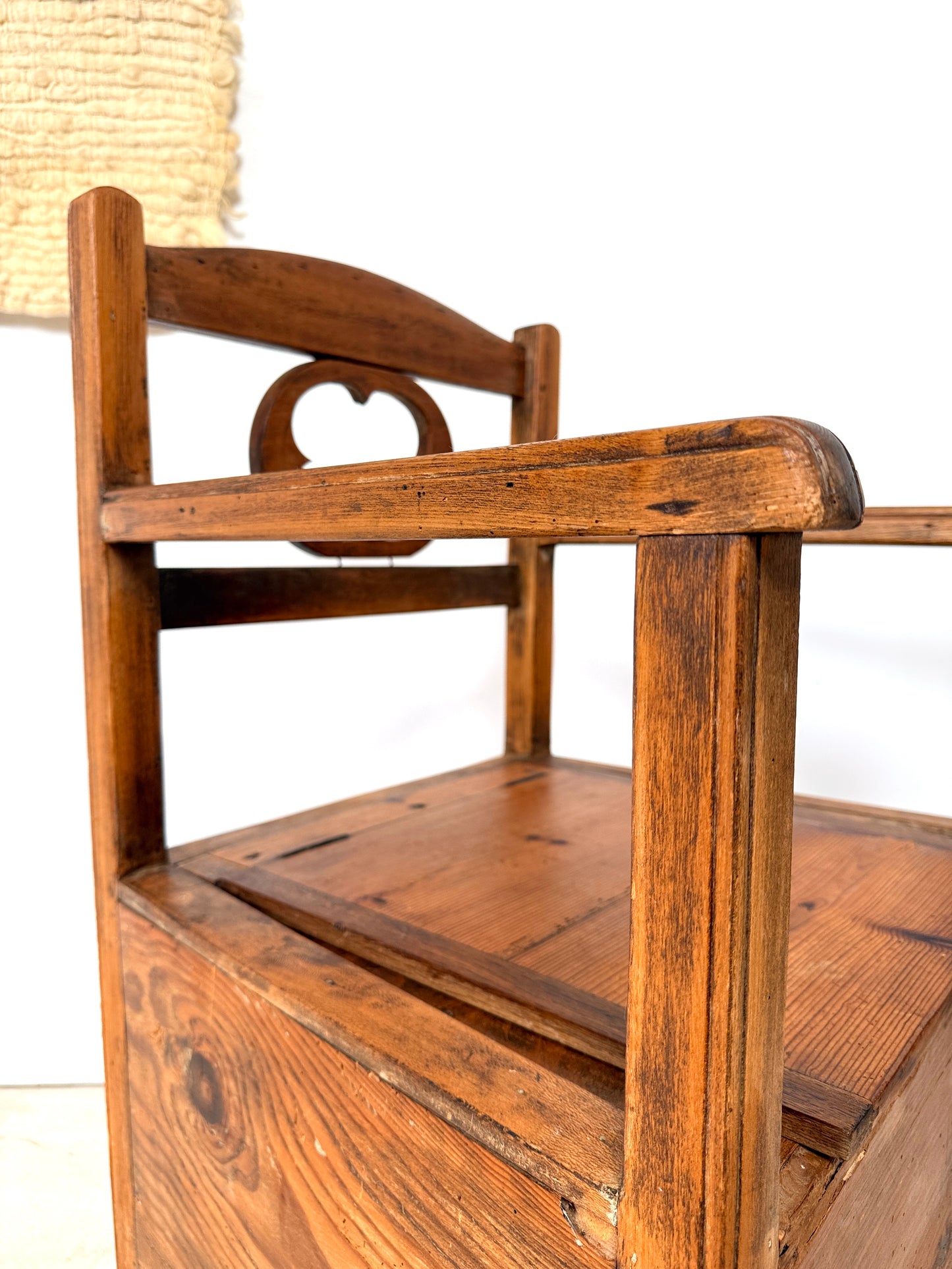 Chaise d’aisance ancienne
