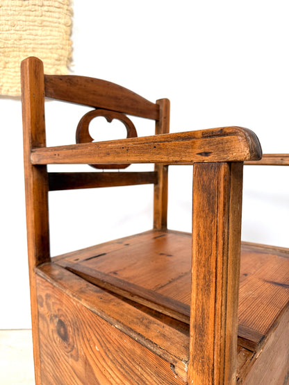 Chaise d’aisance ancienne