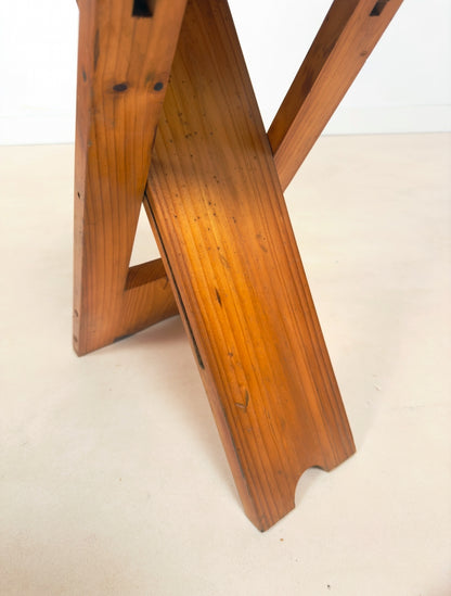 Tabouret pliant par Roger Talon