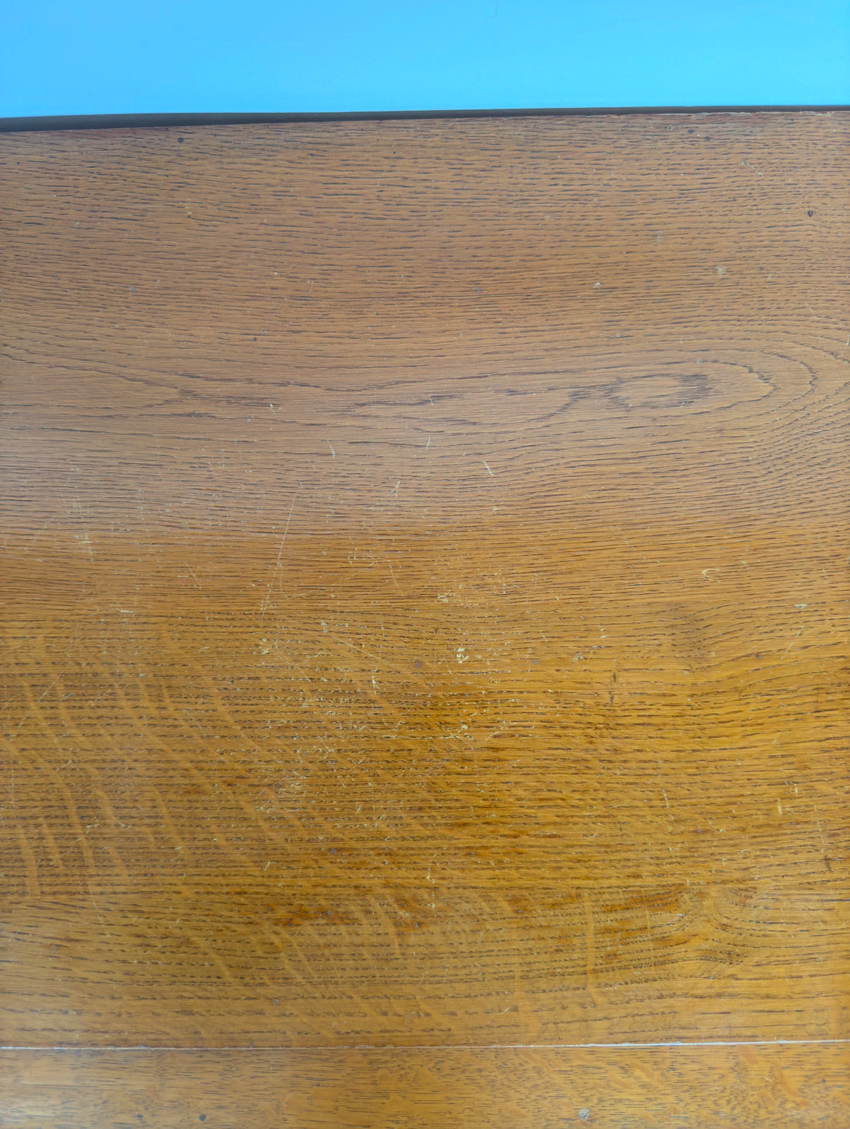 Commode ancienne sculptée