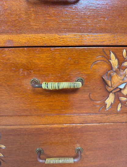 Commode ancienne sculptée