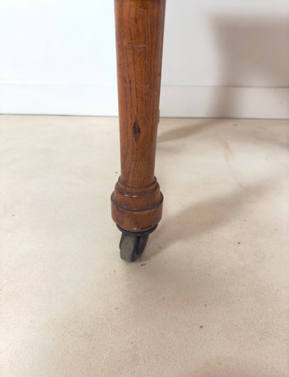 Table d’appoint anglaise sur roulettes