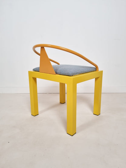 Chaise dans le goût de Memphis Milano