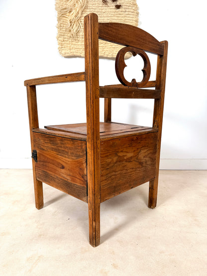 Chaise d’aisance ancienne