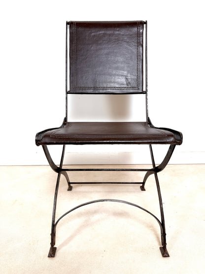 Chaise ancienne en fer forgé et cuir