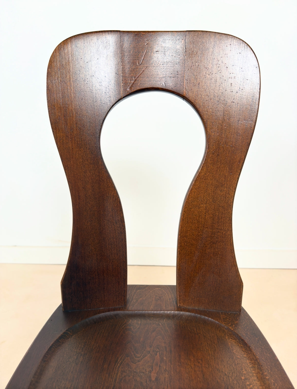 Chaise brutaliste