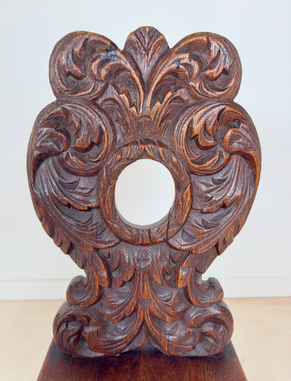 Petite chaise sculptée type escabelle du 19 ème siècle