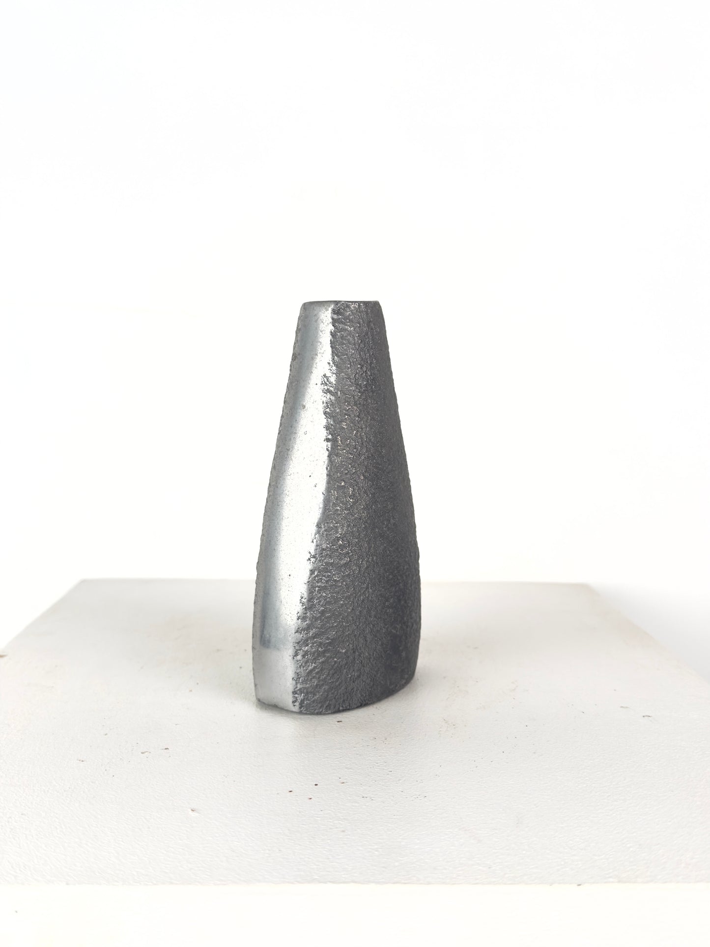 Petit vase en fonte d’aluminium