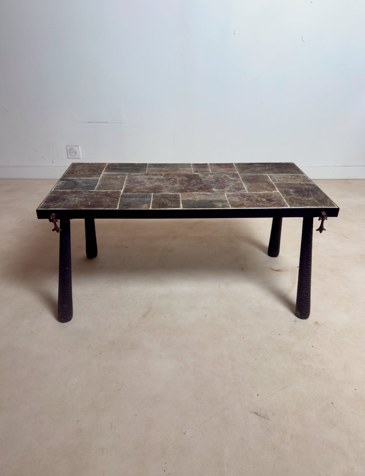 Table basse brutaliste